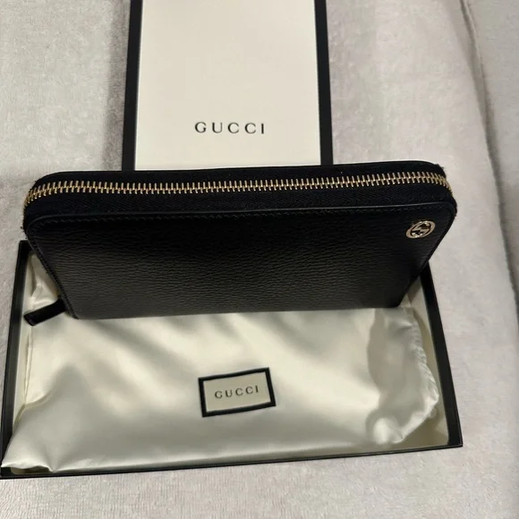 Gucci zippy wallet with signature GG on front - Picture 3 of 7